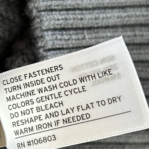 Duluth Trading Co. Cotton blend men’s sweater.  Size Medium. Blue/Gray. - Picture 7 of 8